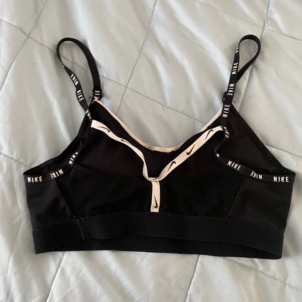 Nike dry fit sports bra medium